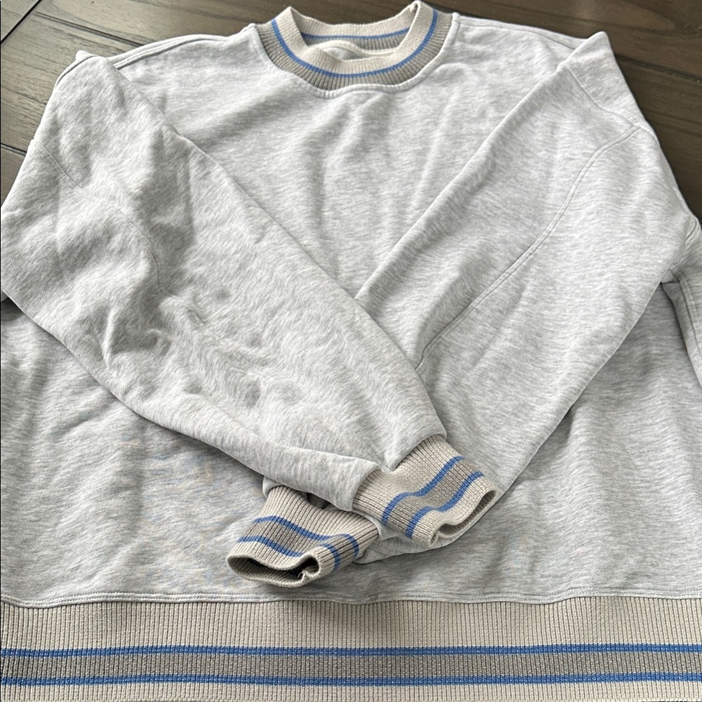 LULULEMON Classic Gray Crewneck Sweatshirt with Blue Accents